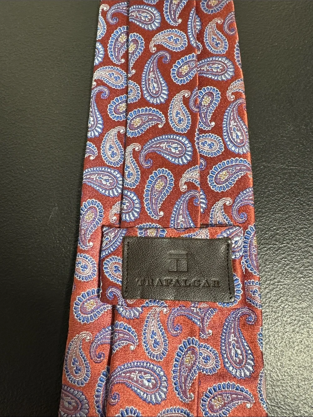 Trafalgar mens orange blue paisley pattern 100% silk neck tie EUC